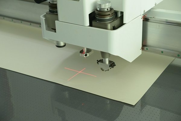Máquina de corte con cuchilla oscilante digital TSD Tablero gris Corte en V